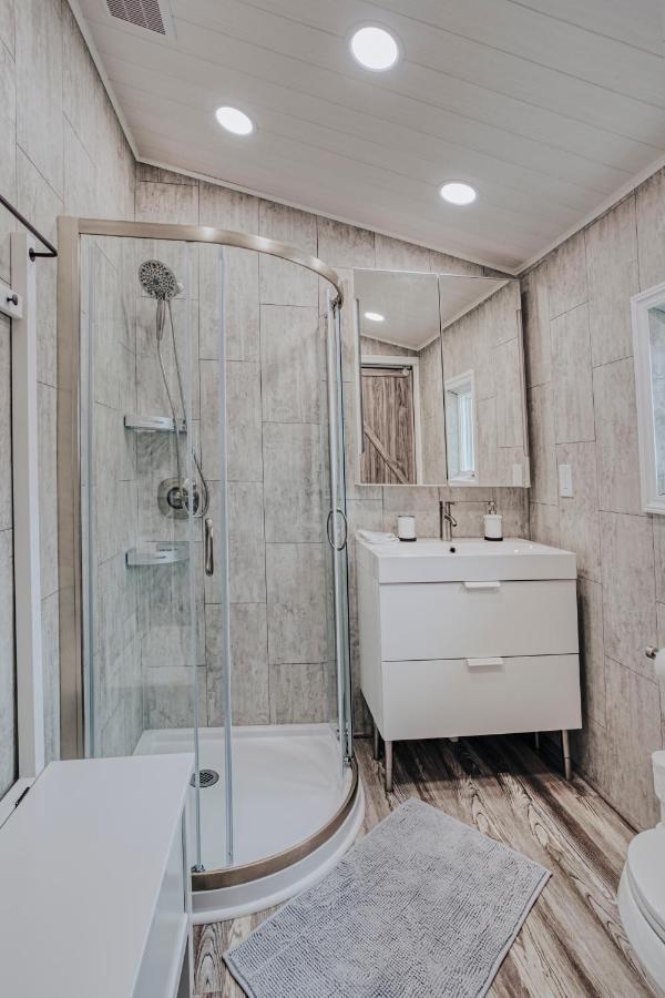 Modern & Cozy Stand-Alone Apartment - Perfect Stay Painted Post Luaran gambar