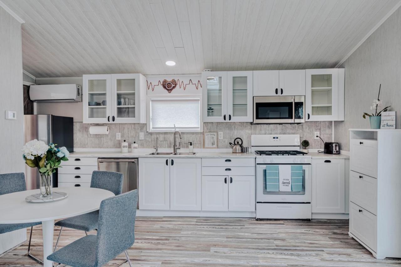 Modern & Cozy Stand-Alone Apartment - Perfect Stay Painted Post Luaran gambar