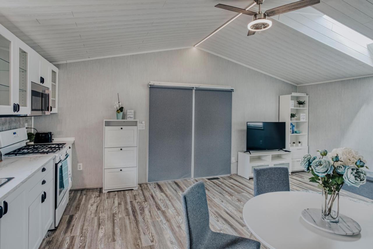 Modern & Cozy Stand-Alone Apartment - Perfect Stay Painted Post Luaran gambar