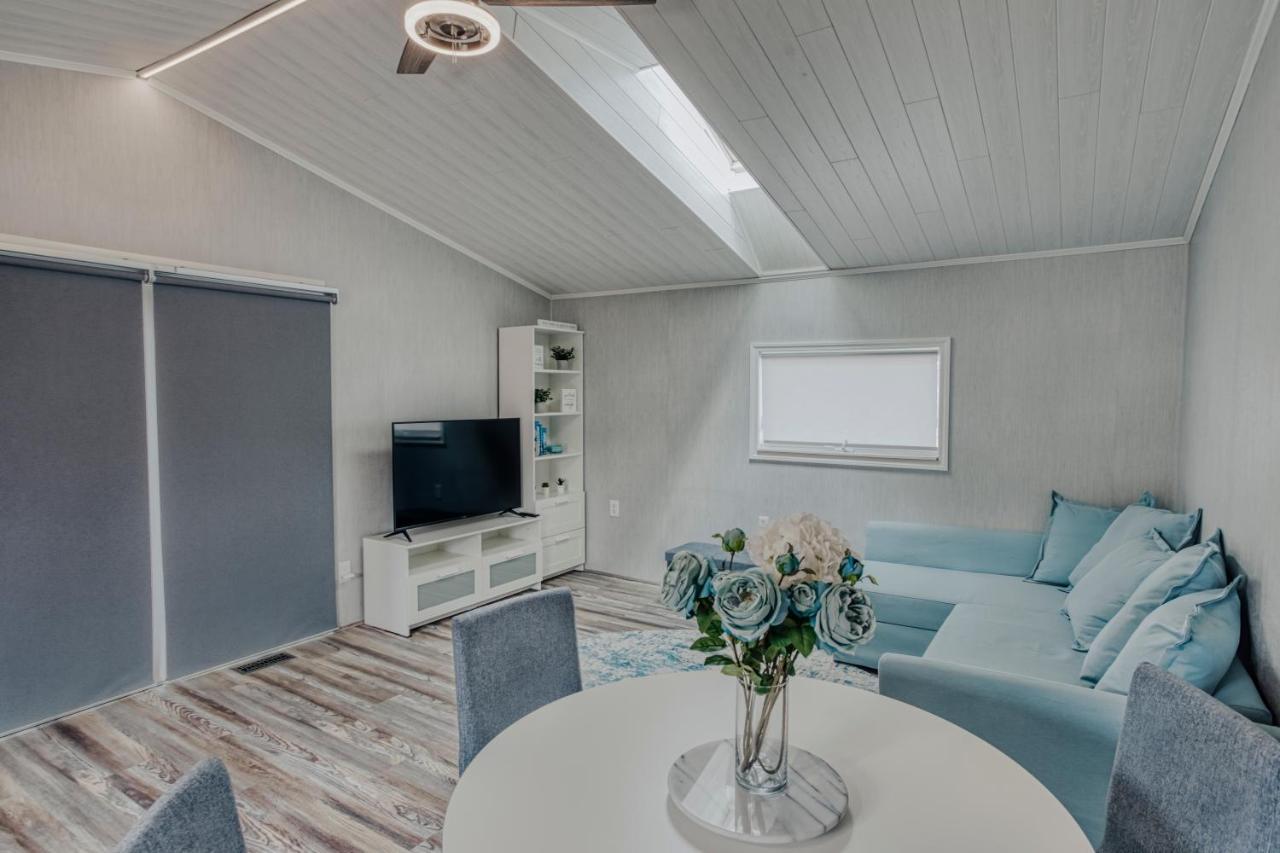 Modern & Cozy Stand-Alone Apartment - Perfect Stay Painted Post Luaran gambar